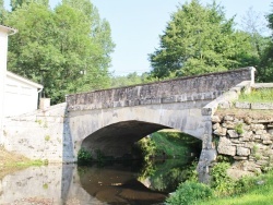Photo paysage et monuments, Saint-Front-la-Rivière - le pont