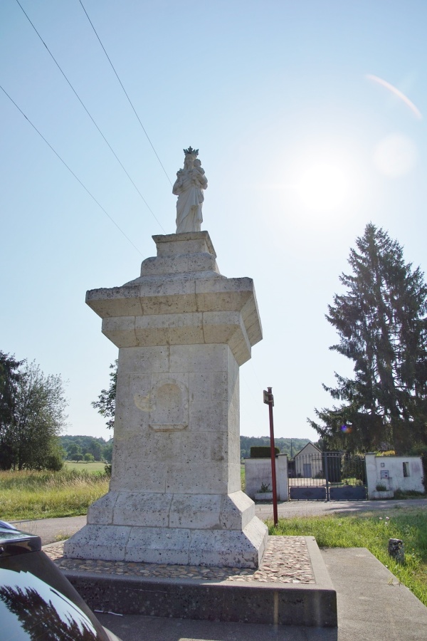 Photo Saint-Front-la-Rivière - la statue