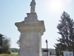 Photo paysage et monuments, Saint-Front-la-Rivière - la statue