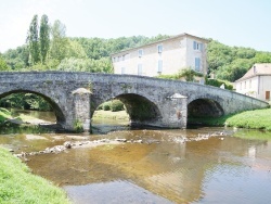 Photo paysage et monuments, Saint-Jean-de-Côle - le pont