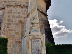 Photo paysage et monuments, Saint-Martin-de-Gurson - Monument-aux-Morts