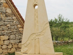 Photo paysage et monuments, Salignac-Eyvigues - le monument aux morts