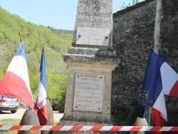 Photo paysage et monuments, Savignac-de-Miremont - le monument aux morts