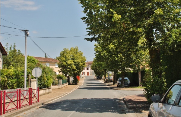 Photo Villefranche-de-Lonchat - La Commune