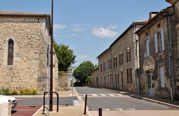 Photo Villefranche-de-Lonchat - La Commune