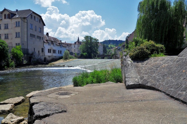 Rivière le Doubs à Pontarlier.25