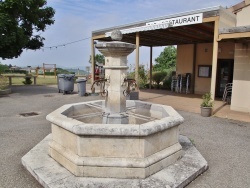 Photo paysage et monuments, La Baume-Cornillane - la fontaine