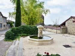 Photo paysage et monuments, Bren - la fontaine