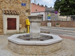 Photo paysage et monuments, Chavannes - la fontaine