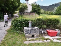 Photo paysage et monuments, Establet - la Fontaine