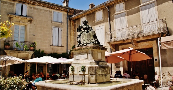 Photo Grignan - Fontaine ( La Marquise de Sévigné )