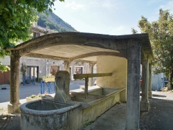 Photo paysage et monuments, Luc-en-Diois - le Lavoir