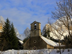 Photo paysage et monuments, Lus-la-Croix-Haute - Une chapelle bénît de Dieux, au pied des Aiguilles de Lus la Croix Haute