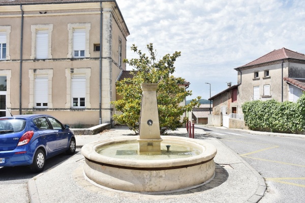 Photo Margès - la fontaine