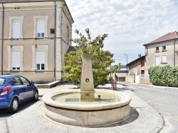 Photo paysage et monuments, Margès - la fontaine