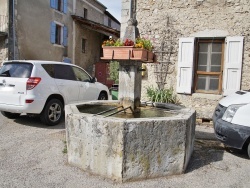 Photo paysage et monuments, Menglon - la Fontaine