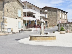 Photo paysage et monuments, Montchenu - la fontaine