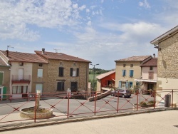 Photo paysage et monuments, Montchenu - le village