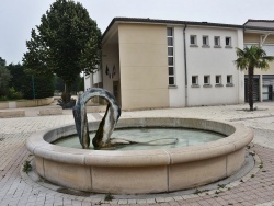 Photo paysage et monuments, Montélier - la fontaine