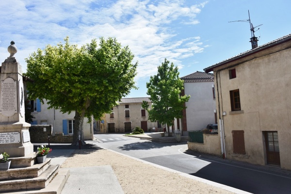 Photo Mours-Saint-Eusèbe - le village
