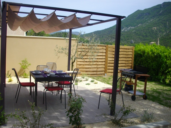 Photo Pierrelongue - La terrasse du gîte Framboise