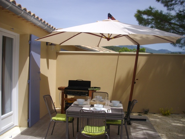 Photo Pierrelongue - La terrasse du gîte Anis
