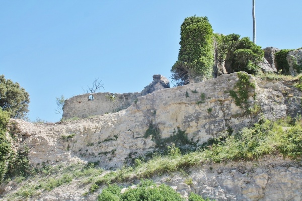 Photo Le Poët-Laval - le château en ruine