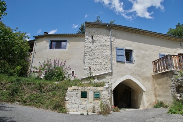 Photo Ponet-et-Saint-Auban - le Village