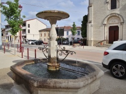 Photo paysage et monuments, Saint-Barthélemy-de-Vals - la fontaine