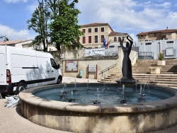 Photo paysage et monuments, Saint-Donat-sur-l'Herbasse - la fontaine