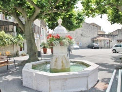 Photo paysage et monuments, Saint-Marcel-lès-Sauzet - la fontaine