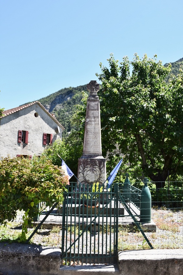 Photo Treschenu-Creyers - le Monument Aux Morts