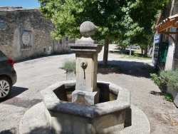 Photo paysage et monuments, Vachères-en-Quint - la Fontaine