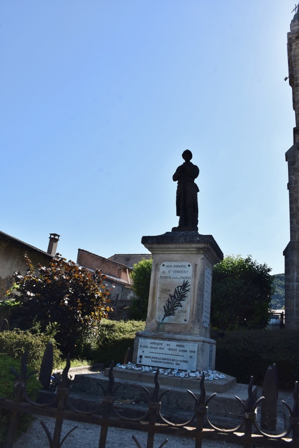 Photo Saint-Vincent-la-Commanderie - le monument aux morts
