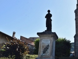 Photo paysage et monuments, Saint-Vincent-la-Commanderie - le monument aux morts
