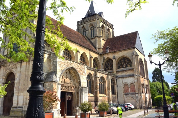 Evreux.27-Eglise Saint-Taurin.