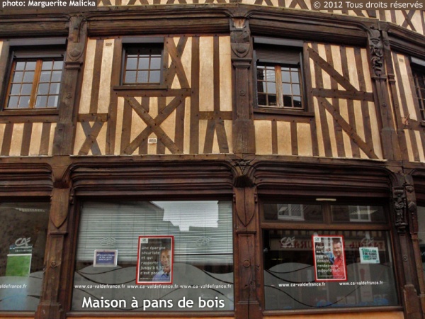 Photo Brou - Maison à pans de bois; rue des Changes, Brou