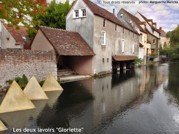 Photo Chartres - Deux anciens lavoirs "Gloriette" au bord de l'Eure
