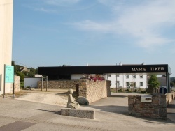 Photo paysage et monuments, Brélès - la mairie