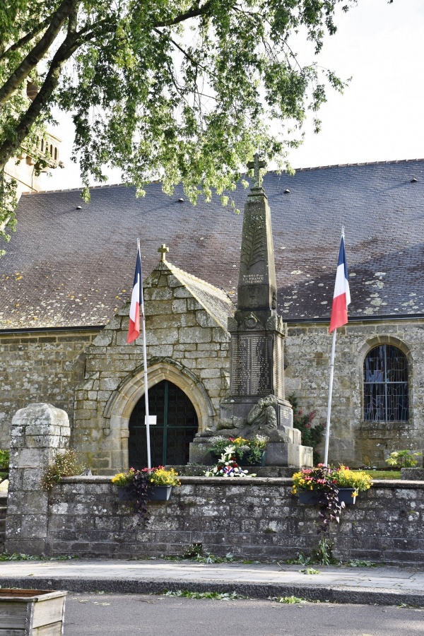 Photo Briec - le monument aux morts