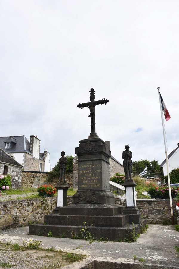 Photo Cléden-Cap-Sizun - le monument aux morts