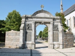 Photo paysage et monuments, Lesneven - le monument aux morts