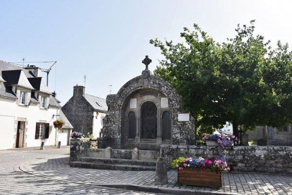 Photo Loctudy - le monument aux morts