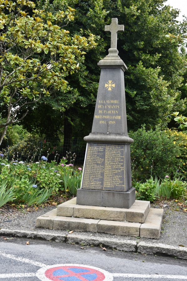 Photo Ploéven - le monument aux morts