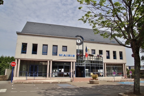 Photo Plonéour-Lanvern - la mairie