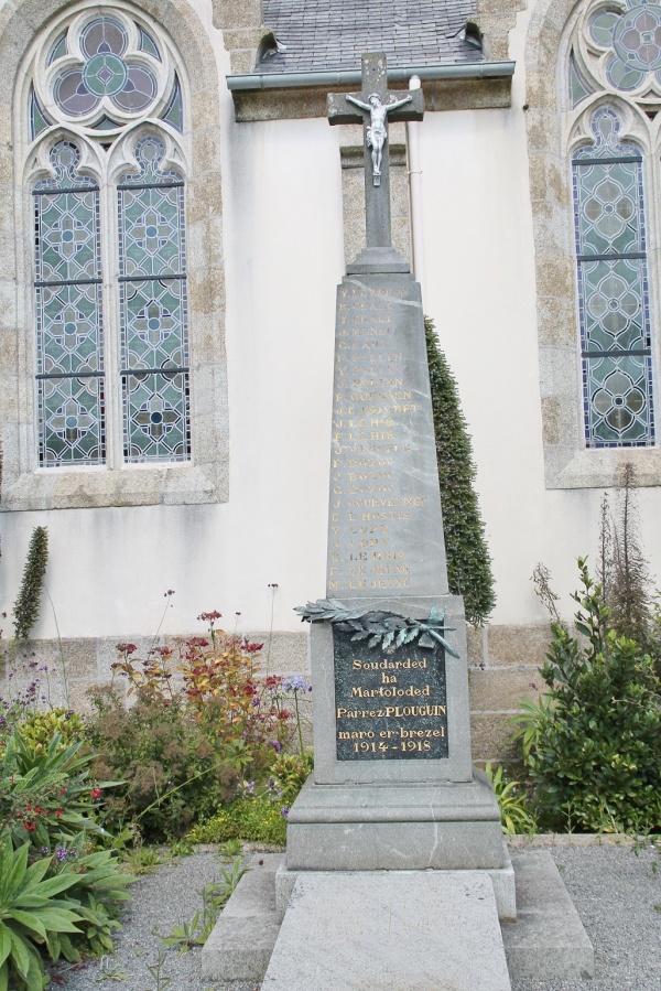 Photo Plouguin - le monument aux morts