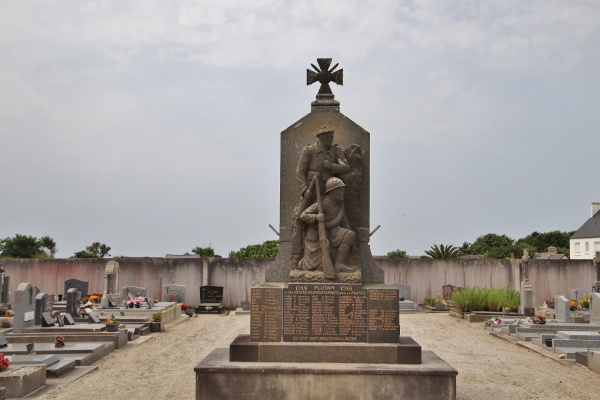 Photo Plovan - le monument aux morts