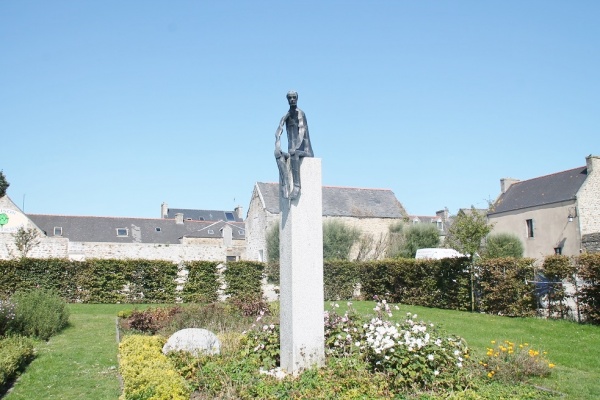 Photo Saint-Pol-de-Léon - Statue