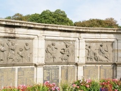 Photo paysage et monuments, Saint-Pol-de-Léon - le chemin de croix de monuments aux morts