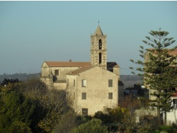 Photo paysage et monuments, Aléria - L'Eglise Saint-Marcel vu du l'intérieur du site archéologique ALERIA